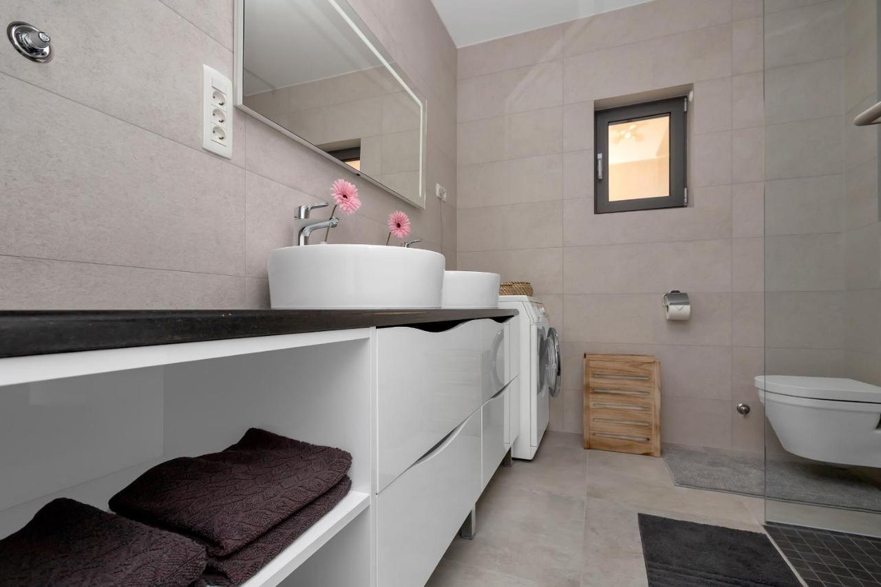 Luxury Apartment Macola Free Beach Parking Makarska Exterior photo